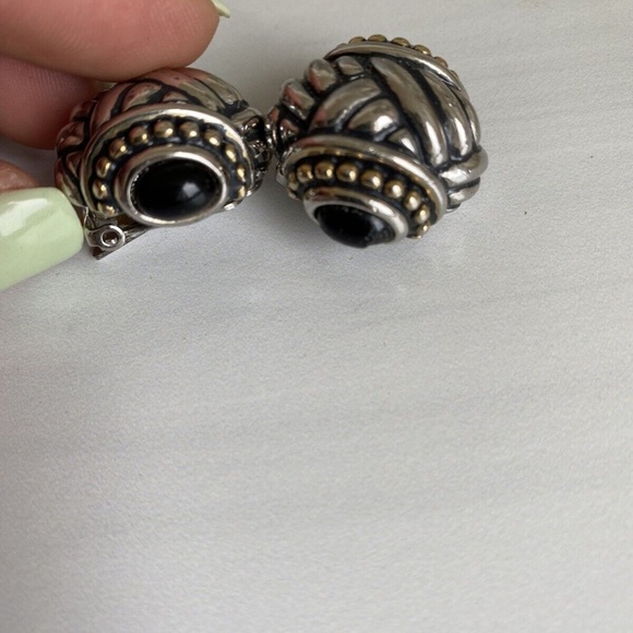 Vintage Earrings Clip On Silver & Gold Tone Black Glass Signed TJ Basket Weave - Picture 4 of 6